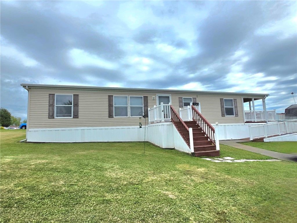 332 Maruca Dr, Mt Pleasant Boro, PA 15666