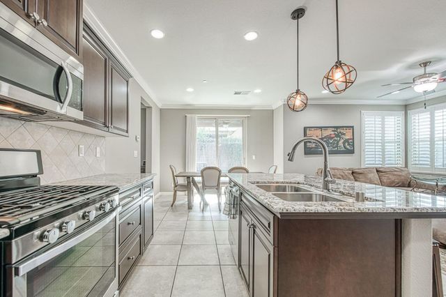 2087 E Makenna Drive, Fresno, CA 93730