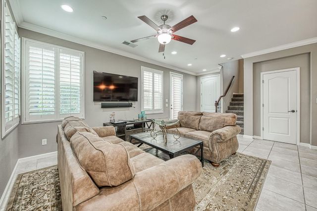 2087 E Makenna Drive, Fresno, CA 93730