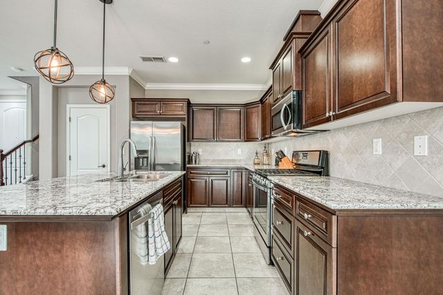 2087 E Makenna Drive, Fresno, CA 93730