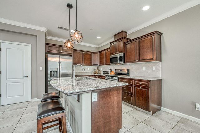 2087 E Makenna Drive, Fresno, CA 93730