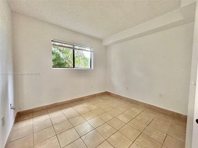 301 Palm Way 104, Pembroke Pines, FL 33025