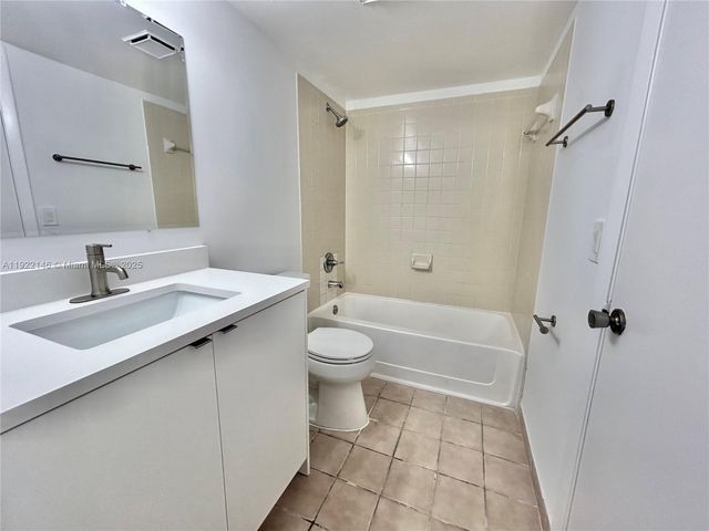 301 Palm Way 104, Pembroke Pines, FL 33025