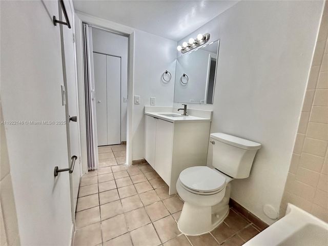 301 Palm Way 104, Pembroke Pines, FL 33025