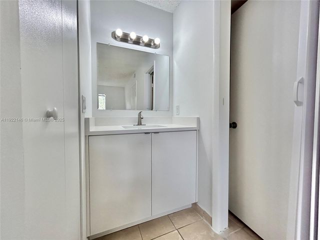 301 Palm Way 104, Pembroke Pines, FL 33025