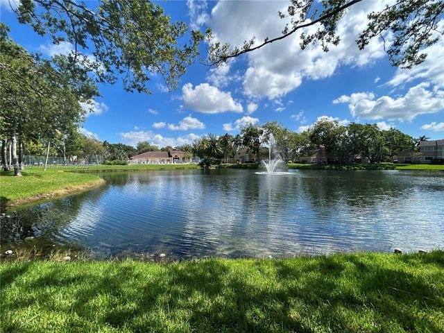 301 Palm Way 104, Pembroke Pines, FL 33025