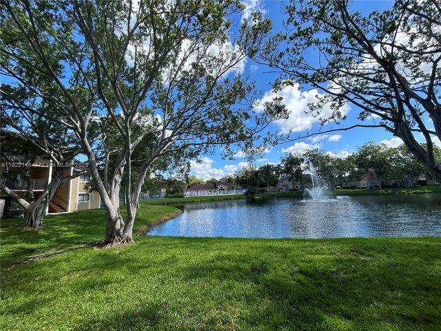 301 Palm Way 104, Pembroke Pines, FL 33025