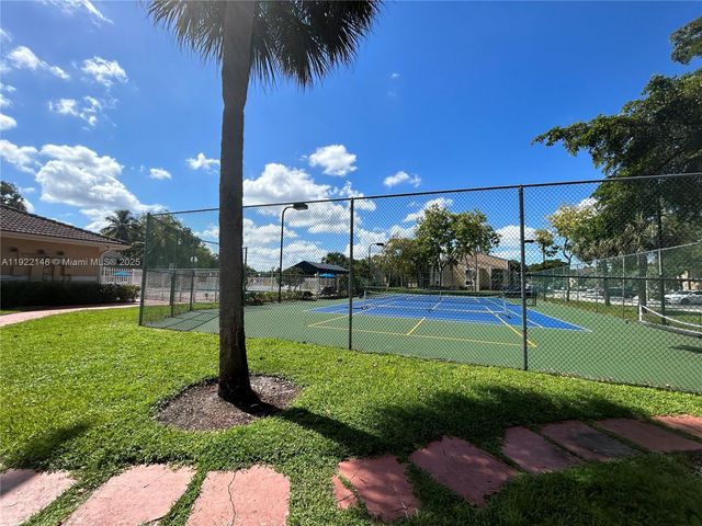 301 Palm Way 104, Pembroke Pines, FL 33025