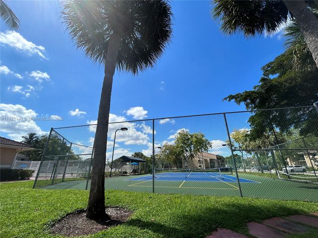 301 Palm Way 104, Pembroke Pines, FL 33025