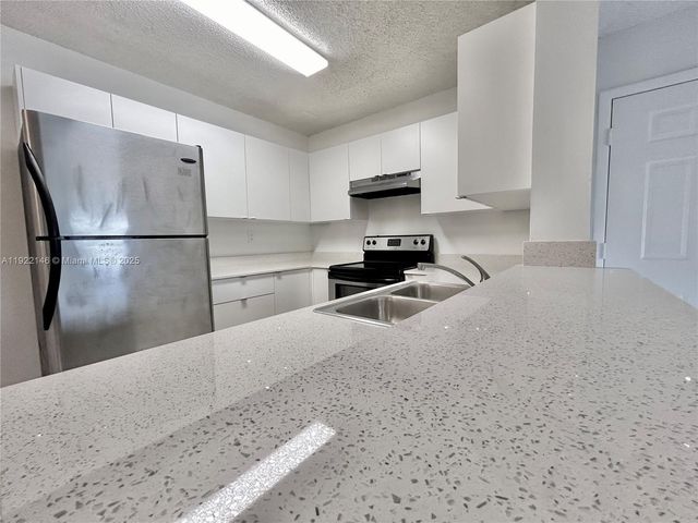 301 Palm Way 104, Pembroke Pines, FL 33025
