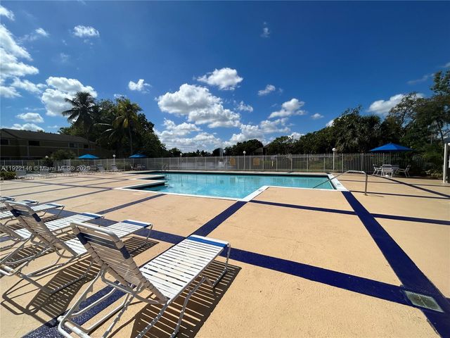 301 Palm Way 104, Pembroke Pines, FL 33025