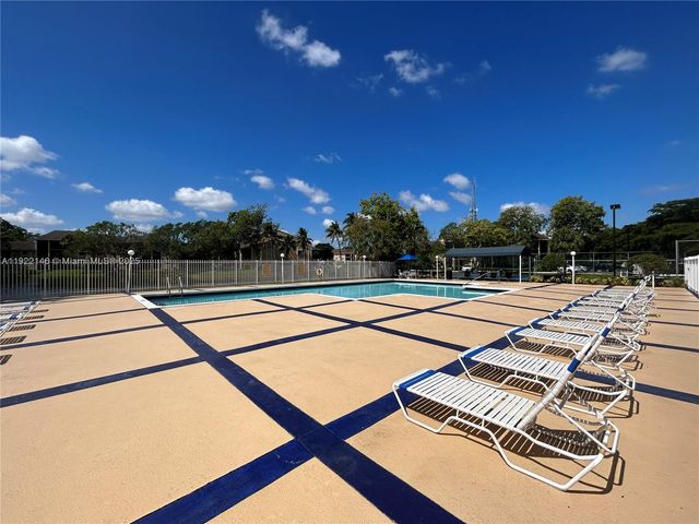 301 Palm Way 104, Pembroke Pines, FL 33025