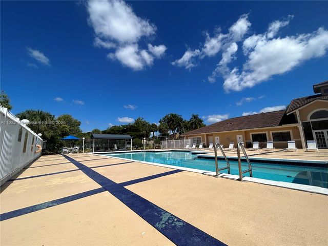 301 Palm Way 104, Pembroke Pines, FL 33025