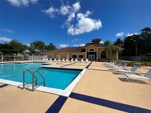 301 Palm Way 104, Pembroke Pines, FL 33025