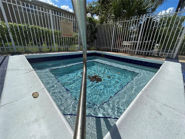 301 Palm Way 104, Pembroke Pines, FL 33025