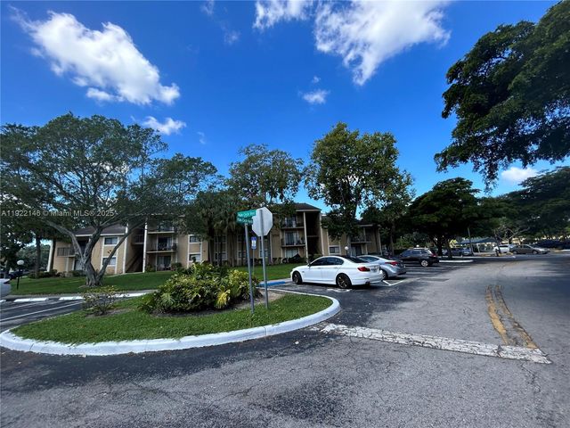 301 Palm Way 104, Pembroke Pines, FL 33025