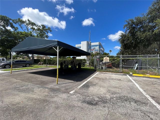 301 Palm Way 104, Pembroke Pines, FL 33025