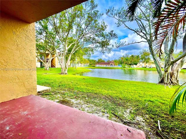 301 Palm Way 104, Pembroke Pines, FL 33025