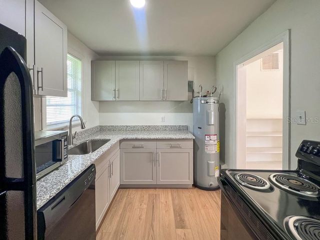 1124 NW 4TH AVENUE, Gainesville, FL 32601