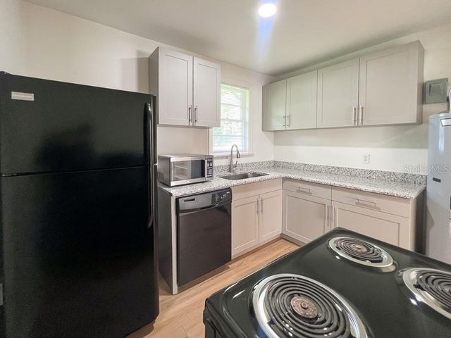 1124 NW 4TH AVENUE, Gainesville, FL 32601