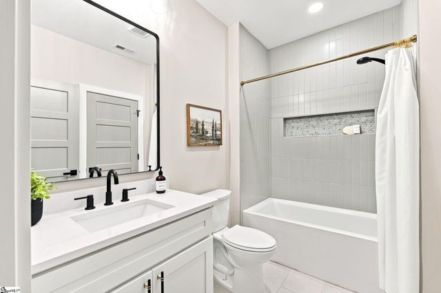 121 Cannon Avenue, Fountain Inn, SC 29644