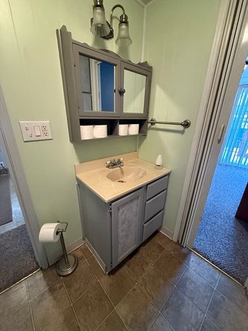 4 Center Street, Brimfield, MA 01010