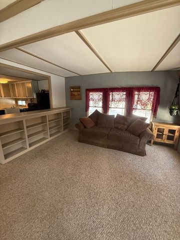 4 Center Street, Brimfield, MA 01010