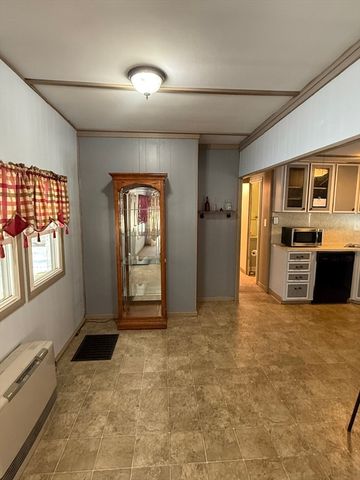 4 Center Street, Brimfield, MA 01010