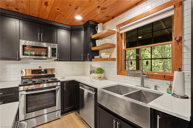 228 Woodby Ridge Road, Vilas, NC 28692