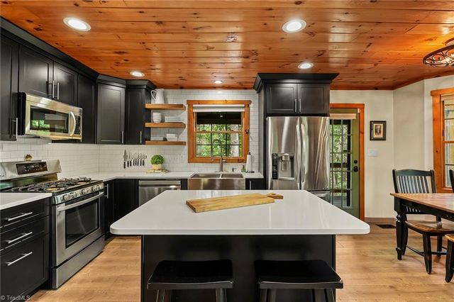 228 Woodby Ridge Road, Vilas, NC 28692