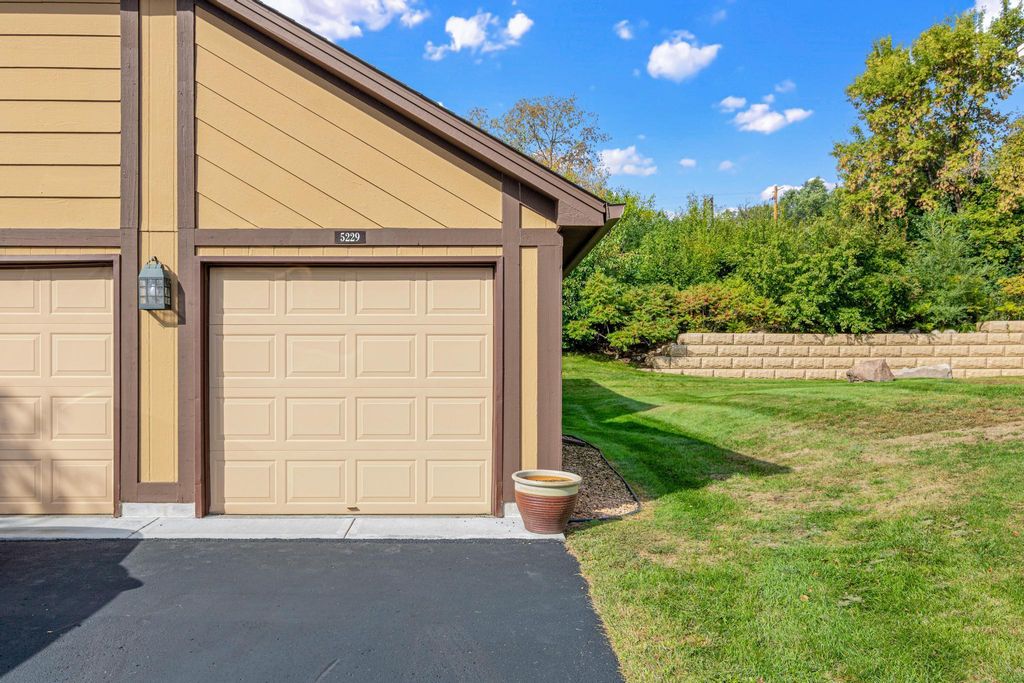 5229 Balmoral Lane, Bloomington, MN 55437 — photo 3