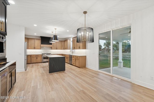 995 Stoneleigh Road, Perrysburg, OH 43551