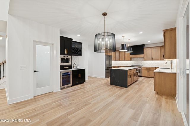 995 Stoneleigh Road, Perrysburg, OH 43551