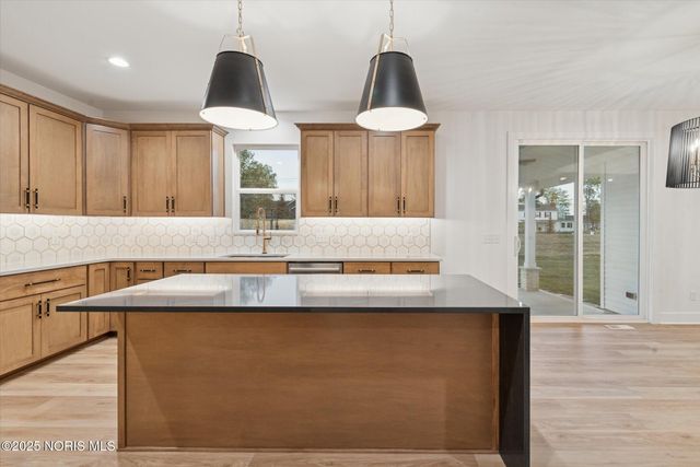 995 Stoneleigh Road, Perrysburg, OH 43551