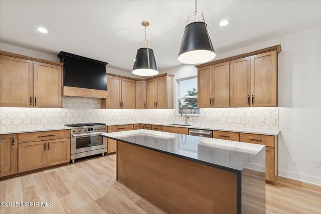 995 Stoneleigh Road, Perrysburg, OH 43551