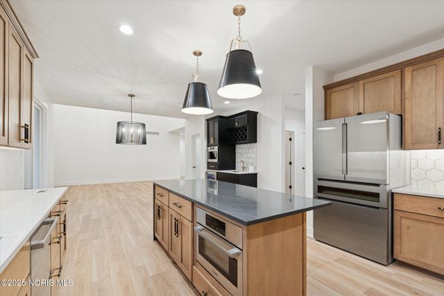 995 Stoneleigh Road, Perrysburg, OH 43551