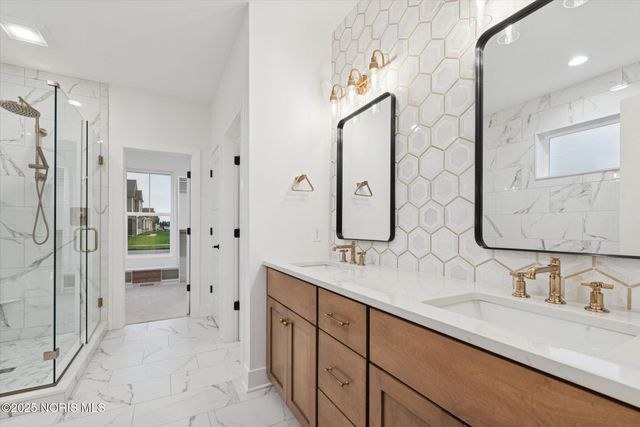 995 Stoneleigh Road, Perrysburg, OH 43551