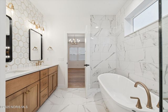 995 Stoneleigh Road, Perrysburg, OH 43551