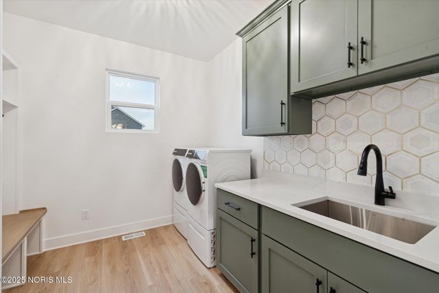 995 Stoneleigh Road, Perrysburg, OH 43551