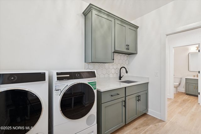 995 Stoneleigh Road, Perrysburg, OH 43551