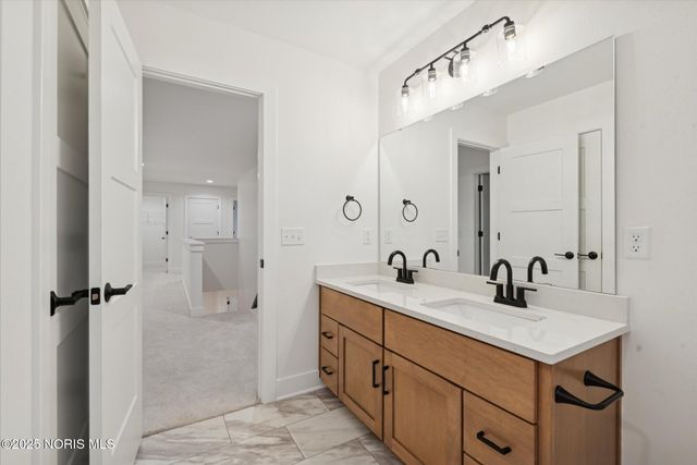 995 Stoneleigh Road, Perrysburg, OH 43551