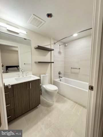 1211 VAN ST SE #TH-1H, Washington, DC 20003