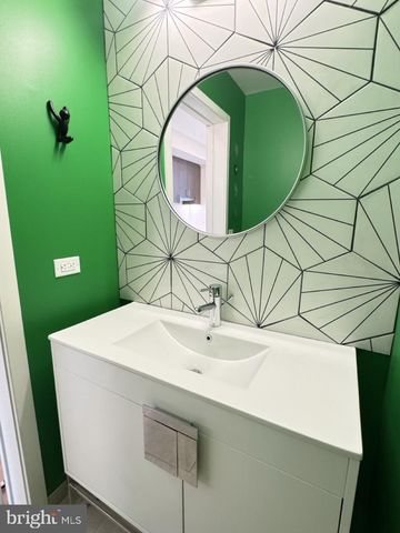 1211 VAN ST SE #TH-1H, Washington, DC 20003