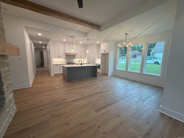 1600 Canyon Maple Cove, Benton, AR 72019