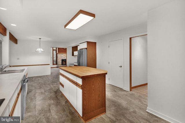 2917 OAK LN, Morgantown, PA 19543