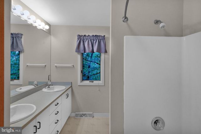 2917 OAK LN, Morgantown, PA 19543