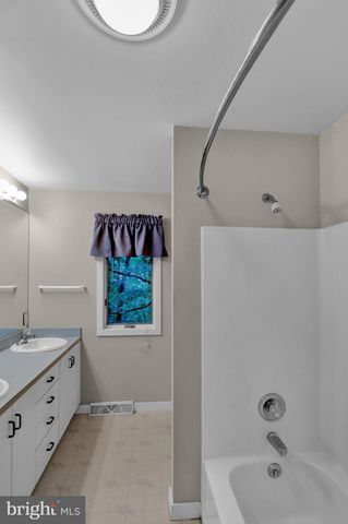 2917 OAK LN, Morgantown, PA 19543