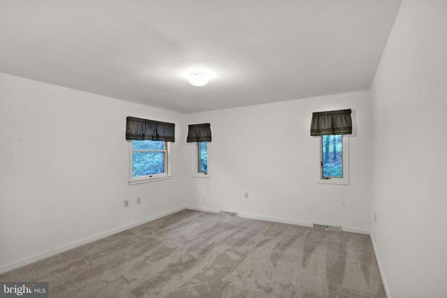 2917 OAK LN, Morgantown, PA 19543