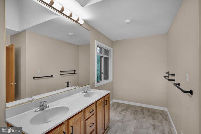 2917 OAK LN, Morgantown, PA 19543