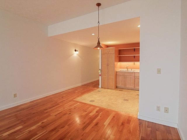 216 Lake St Apt 303, Burlington, VT 05401